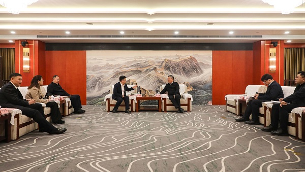 岳文彥一行拜訪寶山區(qū)委書記李晨昊